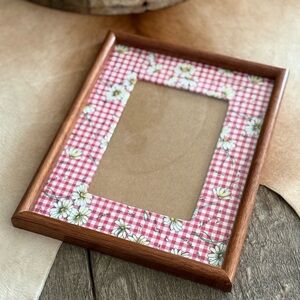 Wood Frame Picture Frame with Pink White Gingham Check Daisy Mat